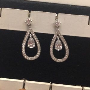 NWOT- Rhinestone Dangle earrings